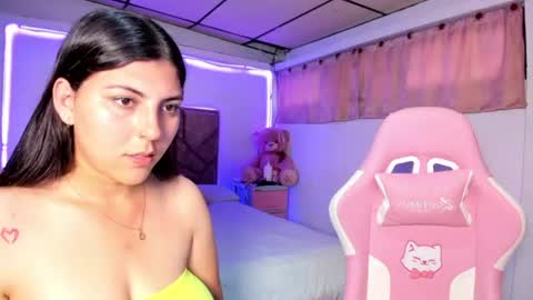 Snapshot of cristal_smith20 chatting on 18, 6, 2026 cristal_smith20 online show from 18, 6, 2026