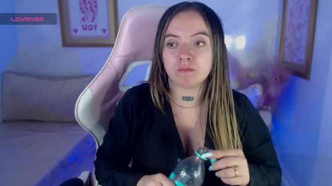 Snapshot of cristal_v_ chatting on 16, 12, 2024 Cristal online show from 16, 12, 2024