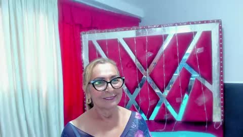 Snapshot of cristalmatur chatting on 8, 5, 2026 Criss online show from 8, 5, 2026