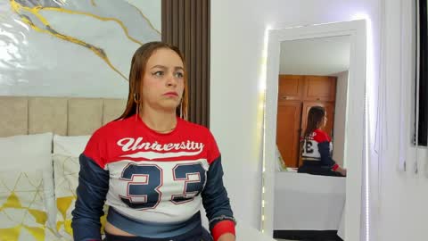 cristal walker online show from 25, 3, 2026