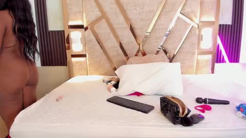 cristin  online show from 22, 10, 2025