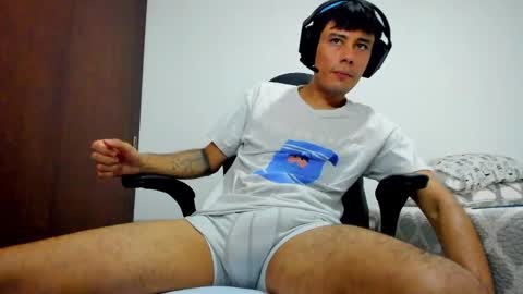 Snapshot of cristian_ortiz_1 chatting on 4, 4, 2026 Cristian online show from 4, 4, 2026