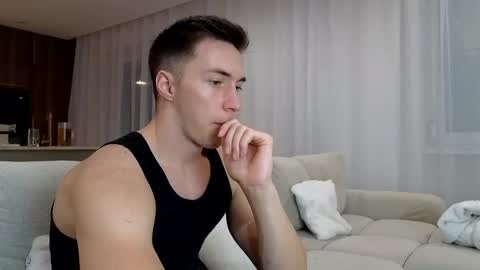 Snapshot of cristianovilla chatting on 14, 2, 2025 CristianoHailey online show from 14, 2, 2025