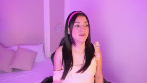 Snapshot of cristin_collins chatting on 21, 4, 2026 C R I S T I N online show from 21, 4, 2026