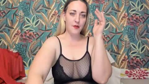 Snapshot of cristinnna chatting on 17, 12, 2025 Cristina online show from 17, 12, 2025