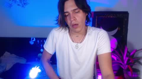 Snapshot of cristopher_069 chatting on 10, 1, 2025 Cristopher online show from 10, 1, 2025