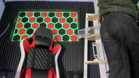 Snapshot of cristopher_wild chatting on 5, 4, 2026 Cristopher online show from 5, 4, 2026