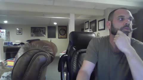 Snapshot of crm400 chatting on 4, 10, 2025 billybasement online show from 4, 10, 2025