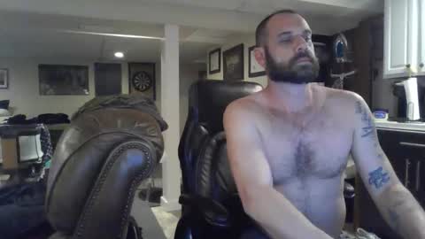 Snapshot of crm400 chatting on 1, 11, 2025 billybasement online show from 1, 11, 2025