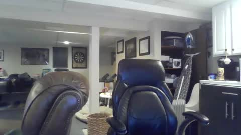 Snapshot of crm400 chatting on 23, 11, 2025 billybasement online show from 23, 11, 2025