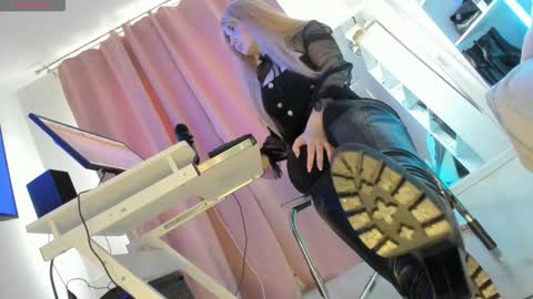 Snapshot of cruel_siren chatting on 10, 10, 2025 Cruel Siren online show from 10, 10, 2025