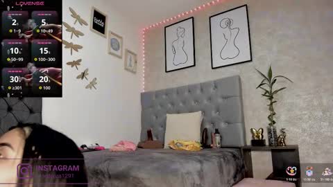 Snapshot of crystal_beennz chatting on 1, 12, 2025 online show from 1, 12, 2025