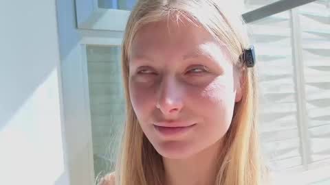 Snapshot of crystal_blond chatting on 18, 4, 2026 Crystal online show from 18, 4, 2026