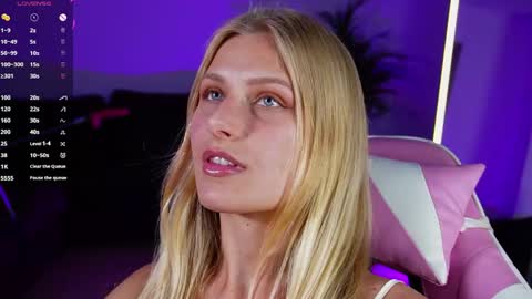 Snapshot of crystal_blond chatting on 20, 4, 2026 Crystal online show from 20, 4, 2026