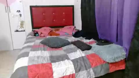 Crystal Blaze online show from 28, 1, 2025