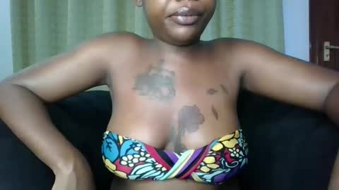 Snapshot of crystal_viv_1 chatting on 11, 3, 2025 crystal_viv_1 online show from 11, 3, 2025
