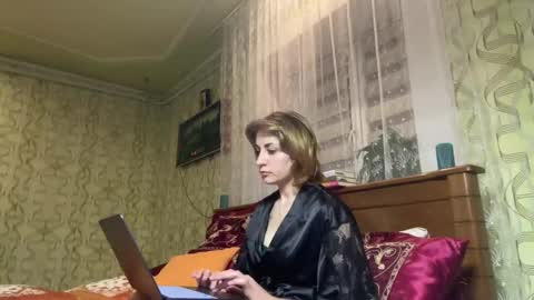 Snapshot of crystalfever_ chatting on 5, 5, 2026 Mary online show from 5, 5, 2026