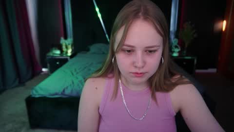 Snapshot of crystallpaws_ chatting on 22, 9, 2025 crystallpaws_ online show from 22, 9, 2025