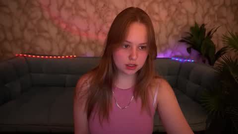 Snapshot of crystallpaws_ chatting on 13, 10, 2025 crystallpaws_ online show from 13, 10, 2025