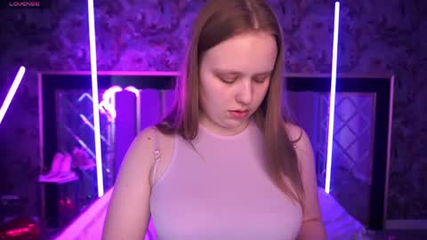 crystallpaws_ online show from 8, 4, 2026