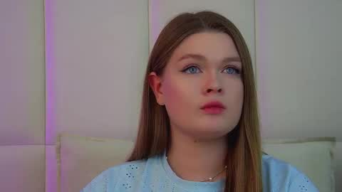 Snapshot of crystallyons chatting on 25, 3, 2026 Crystal online show from 25, 3, 2026