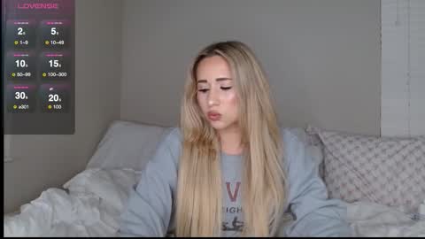 Snapshot of crystalstarlet chatting on 26, 10, 2025 Nikki online show from 26, 10, 2025