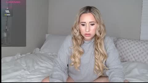 Snapshot of crystalstarlet chatting on 27, 10, 2025 Nikki online show from 27, 10, 2025