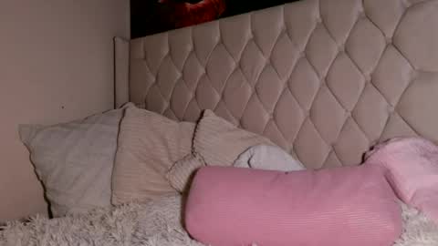 Snapshot of crystalsweet2000 chatting on 23, 6, 2026 MissCrystal online show from 23, 6, 2026