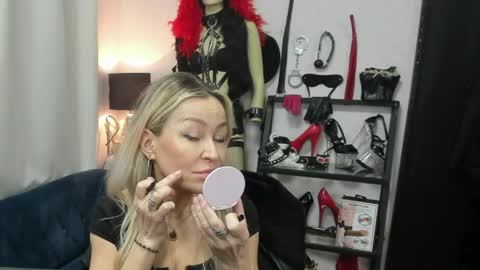 Snapshot of crystalxohotty chatting on 22, 4, 2026 CrystalHotty online show from 22, 4, 2026