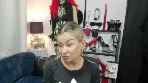 Snapshot of crystalxohotty chatting on 22, 5, 2026 CrystalHotty online show from 22, 5, 2026
