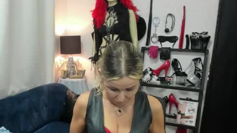 Snapshot of crystalxohotty chatting on 4, 6, 2026 CrystalHotty online show from 4, 6, 2026