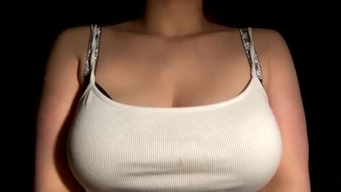 Snapshot of crystalyn777 chatting on 13, 4, 2026 crystalyn777 online show from 13, 4, 2026