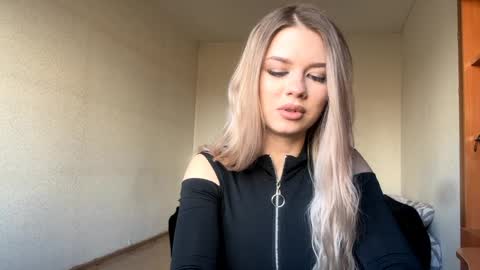 Snapshot of crystarouillard chatting on 5, 4, 2026 Jesi online show from 5, 4, 2026