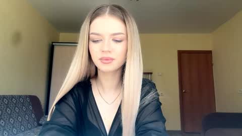 Snapshot of crystarouillard chatting on 10, 4, 2026 Jesi online show from 10, 4, 2026