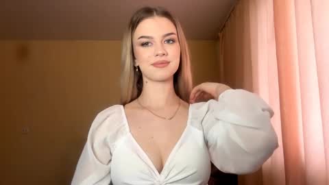 Snapshot of crystarouillard chatting on 17, 4, 2026 Jesi online show from 17, 4, 2026