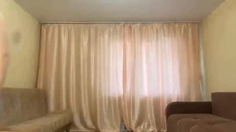 Snapshot of crystarouillard chatting on 27, 4, 2026 Jesi online show from 27, 4, 2026