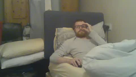 Snapshot of cs014g8493 chatting on 16, 11, 2025 chris online show from 16, 11, 2025