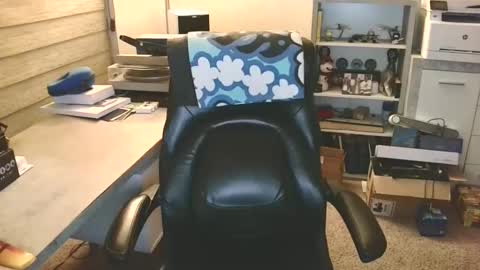 Snapshot of cucuforcocopuffs chatting on 11, 4, 2026 Yup... kinda old but Stop in and say hello online show from 11, 4, 2026