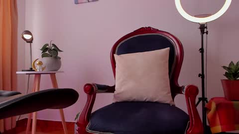 Snapshot of cuddlingbunnny chatting on 2, 12, 2024 Leonela online show from 2, 12, 2024