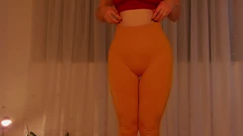 Snapshot of cuddlingbunnny chatting on 9, 12, 2024 Leonela online show from 9, 12, 2024