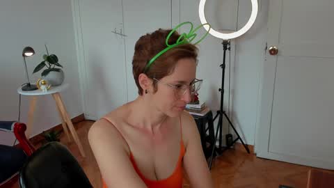 Snapshot of cuddlingbunnny chatting on 12, 12, 2024 Leonela online show from 12, 12, 2024