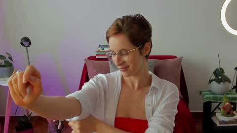 Snapshot of cuddlingbunnny chatting on 23, 12, 2024 Leonela online show from 23, 12, 2024