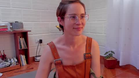 Snapshot of cuddlingbunnny chatting on 18, 1, 2025 Leonela online show from 18, 1, 2025