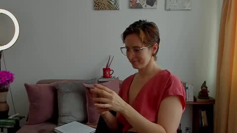 Snapshot of cuddlingbunnny chatting on 19, 1, 2025 Leonela online show from 19, 1, 2025