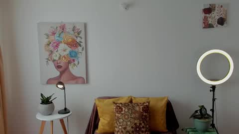 Snapshot of cuddlingbunnny chatting on 16, 2, 2025 Leonela online show from 16, 2, 2025