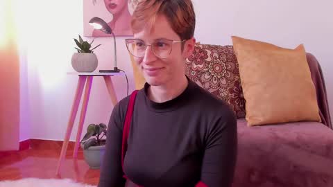 Snapshot of cuddlingbunnny chatting on 21, 2, 2025 Leonela online show from 21, 2, 2025