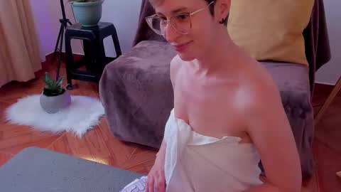 Snapshot of cuddlingbunnny chatting on 23, 2, 2025 Leonela online show from 23, 2, 2025