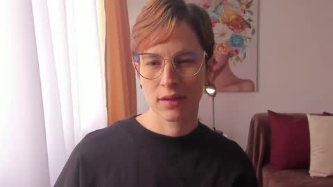 Snapshot of cuddlingbunnny chatting on 10, 3, 2025 Leonela online show from 10, 3, 2025