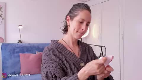 Snapshot of cuddlingbunnny chatting on 8, 3, 2026 Leonela online show from 8, 3, 2026