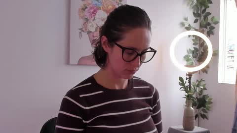 Snapshot of cuddlingbunnny chatting on 29, 3, 2026 Leonela online show from 29, 3, 2026